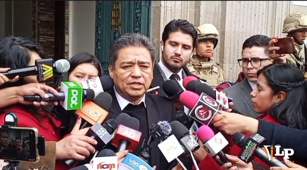 El vocero presidencial, José Luis Gálvez, en conferencia de prensa
