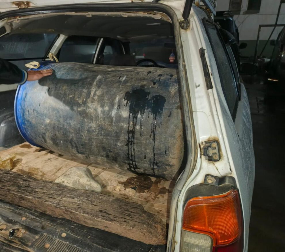 ANH ejecutó un operativo en la zona ENDE y decomisó de más de 600 litros de Gasolina Especial que eran acopiados de manera ilícita.