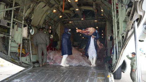. El Gobierno activó este puente aéreo desde el domingo 10 de mayo para garantizar el abastecimiento de carne en La Paz
