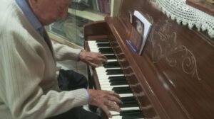 foto de Julio Rodriguez  en el piano