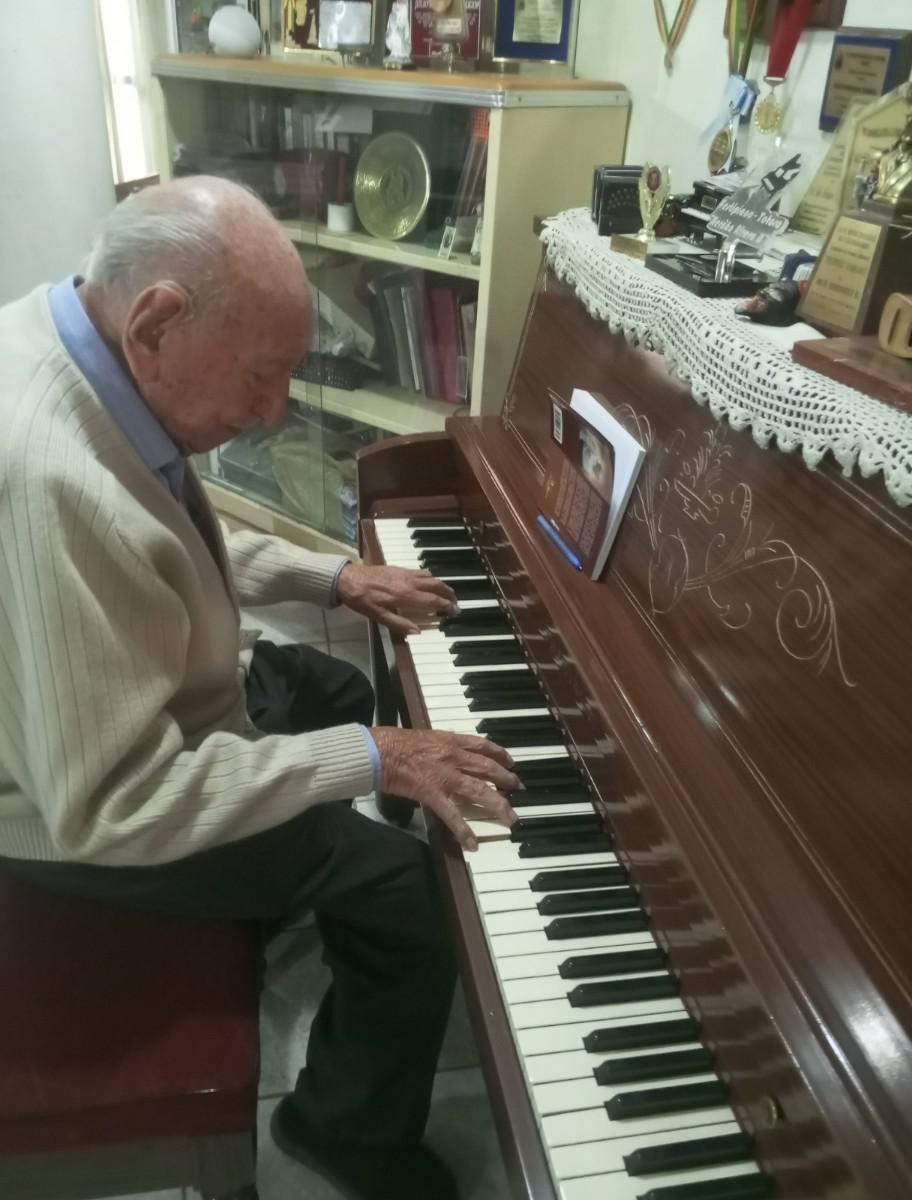 foto de Julio Rodriguez  en el piano