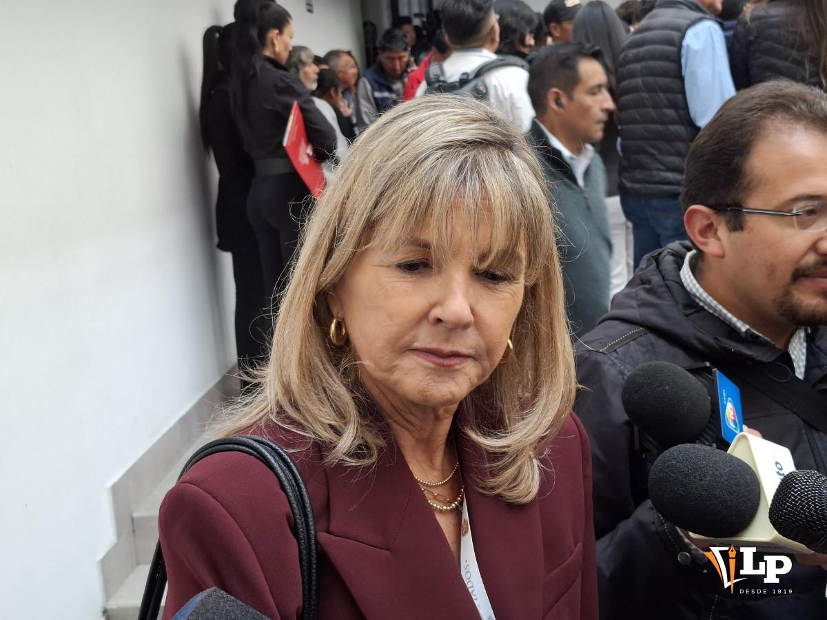 La diputada Quiroga en conferencia de prensa