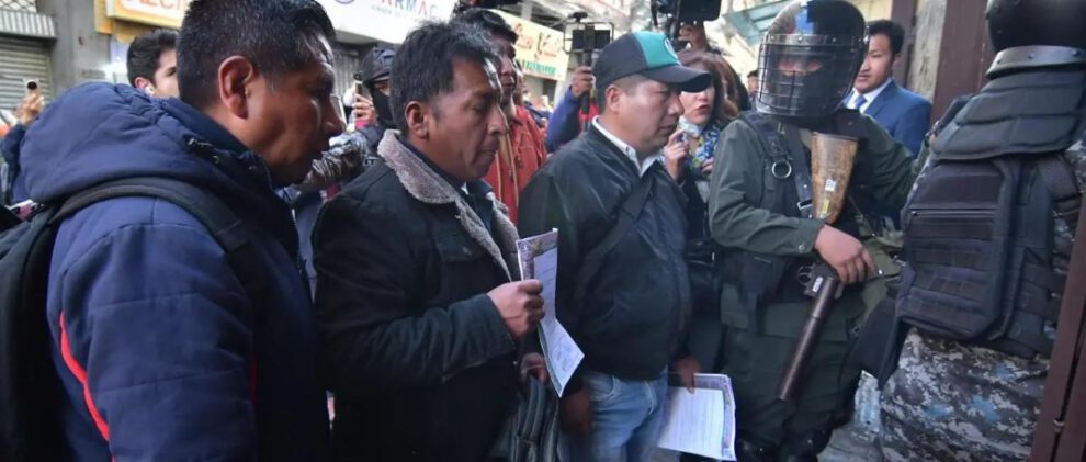 Un grupo de maestros llegó este miércoles hasta el Ministerio de Trabajo