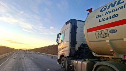 El 3 de mayo de 2026, el camión cisterna salió de la Planta de GNL de Santa Cruz