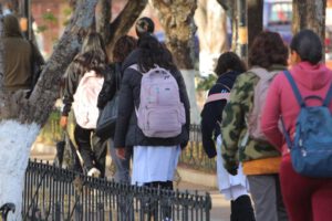 Tres distritos de Chuquisaca piden aplicar el horario de invierno por el frío