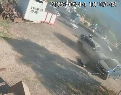 Dos vehículos colisionaron en la Av. Albina Patiño km 15 carretera a  Valle Bajo, un menor de edad fue atropellado