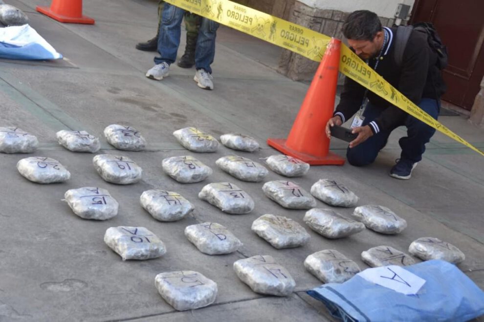 paquetes de droga en Bolivia