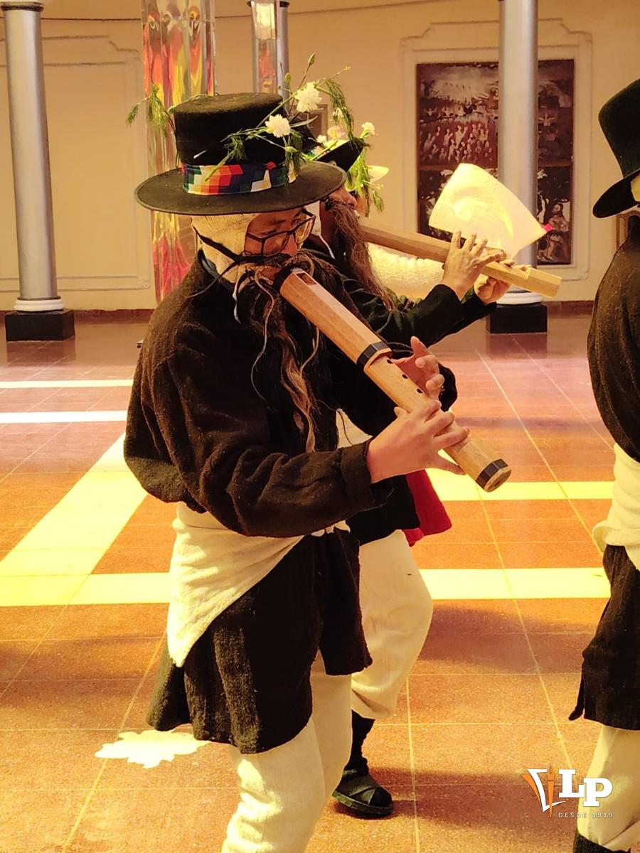 Personaje de la danza Achachi Anata