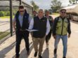 El gerente de YPFB Logística, Eddy Rolando Torrico (c), junto a Ariel Muñoz