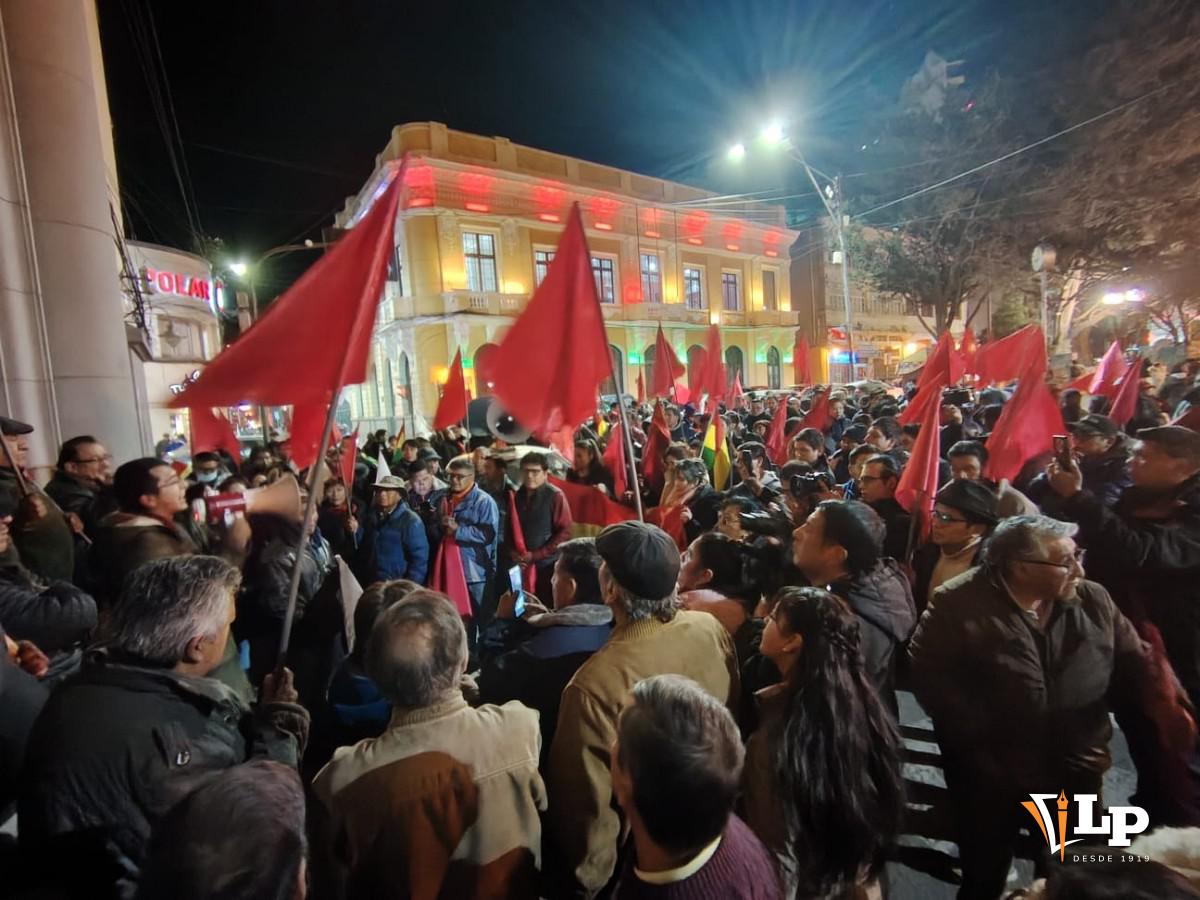 Marcha en respaldo a Rodrigo Paz y contra bloqueos