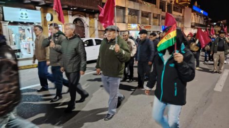 Marcha en respaldo a Rodrigo Paz y contra bloqueos
