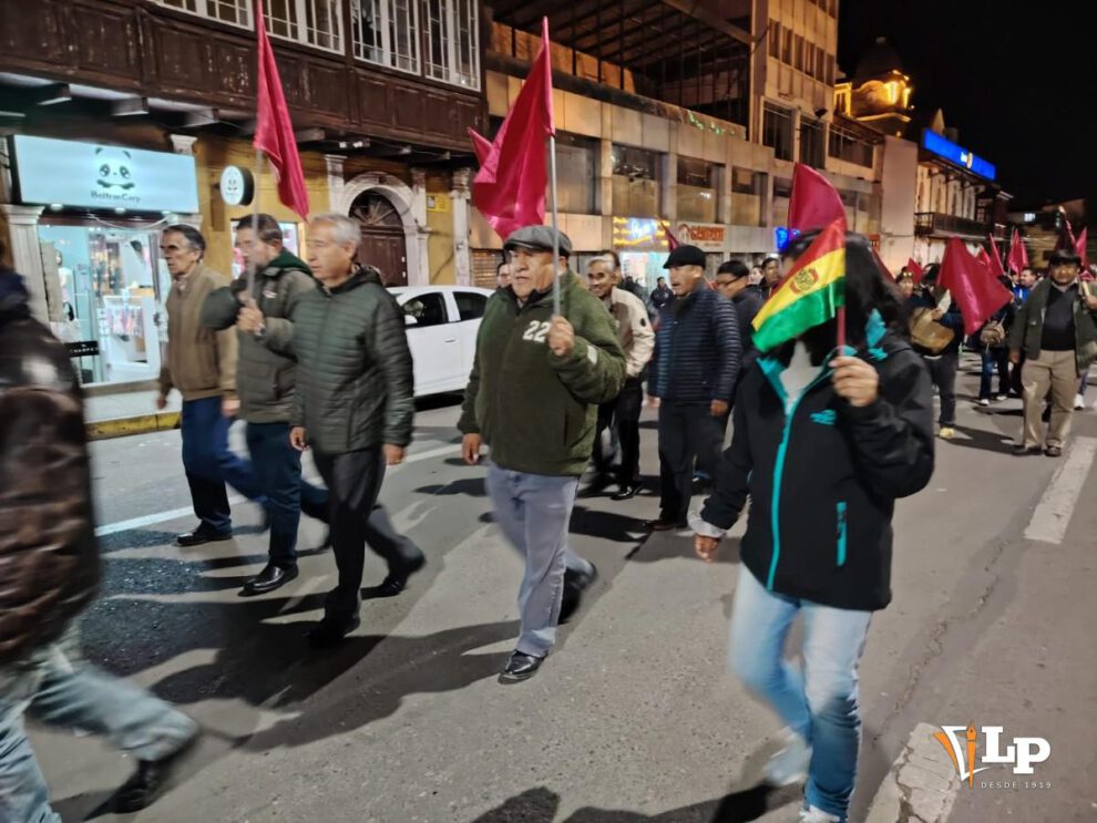Marcha en respaldo a Rodrigo Paz y contra bloqueos