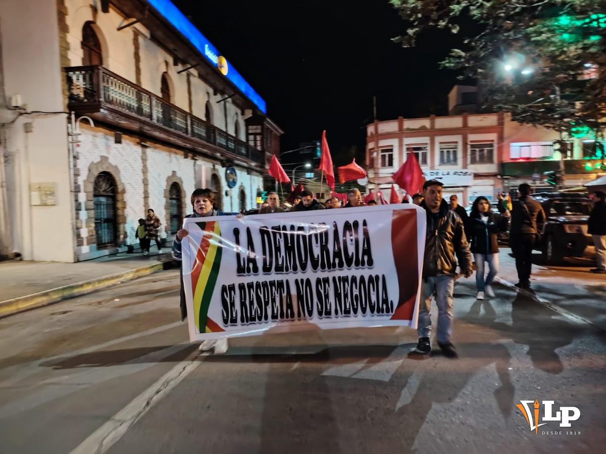 Marcha en respaldo a Rodrigo Paz y contra bloqueos