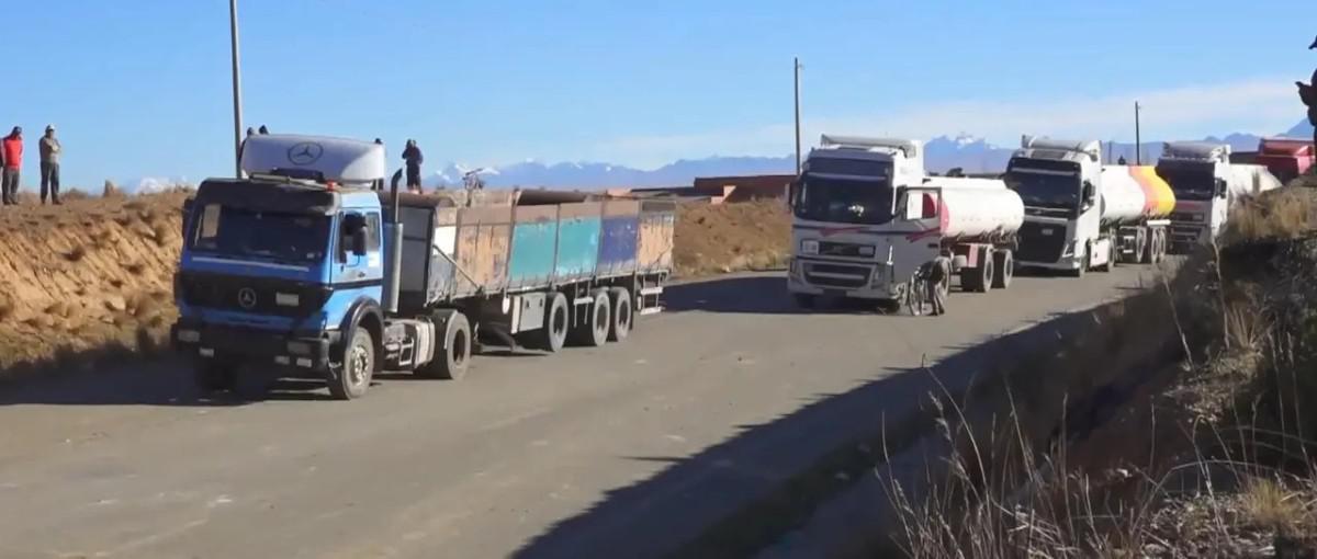 Al menos 100 cisternas con combustible que permanecían paradas
