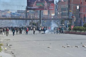 Bloqueadores reinstalan puntos de medida de presión en la avenida Juan Pablo II de El Alto