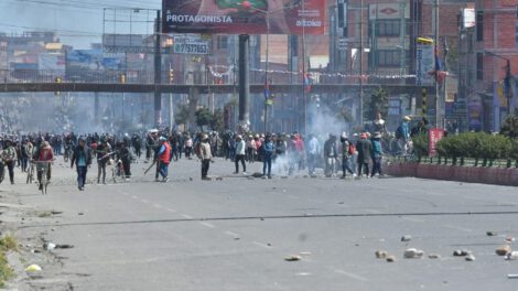 Bloqueadores reinstalan puntos de medida de presión en la avenida Juan Pablo II de El Alto