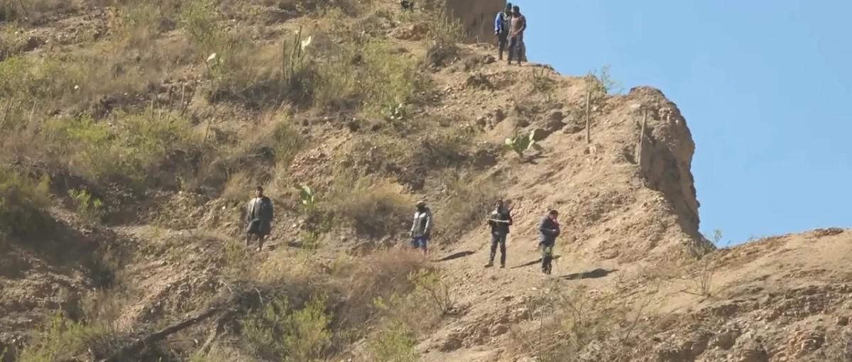 Los bloqueadores ubicados en sectores elevados, desde donde lanzaban piedras y explosivos