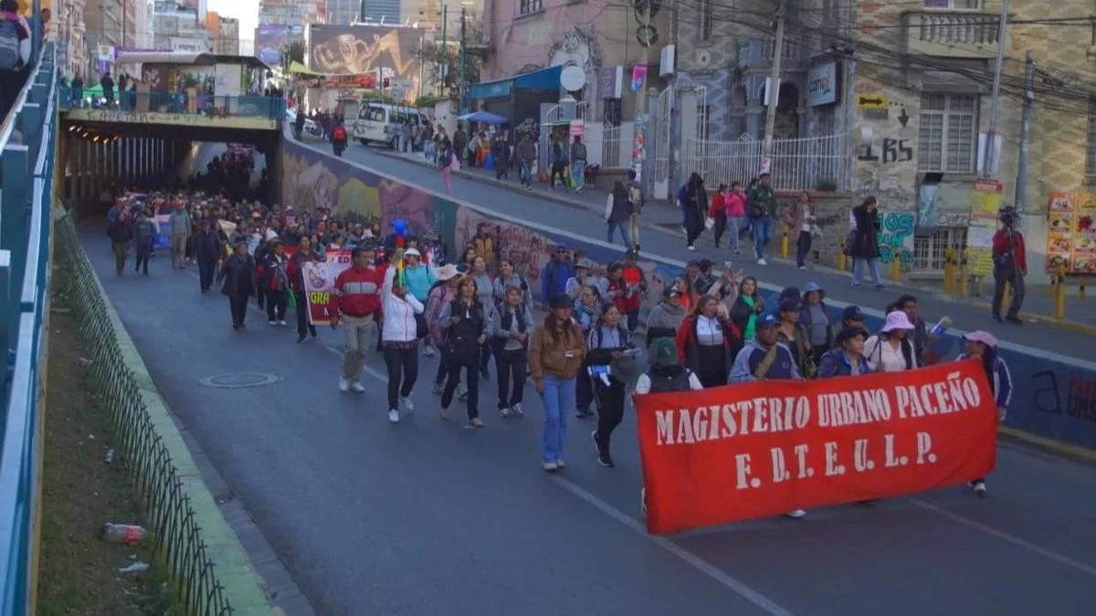 Una de las marchas realizadas por el magisterio en La Paz