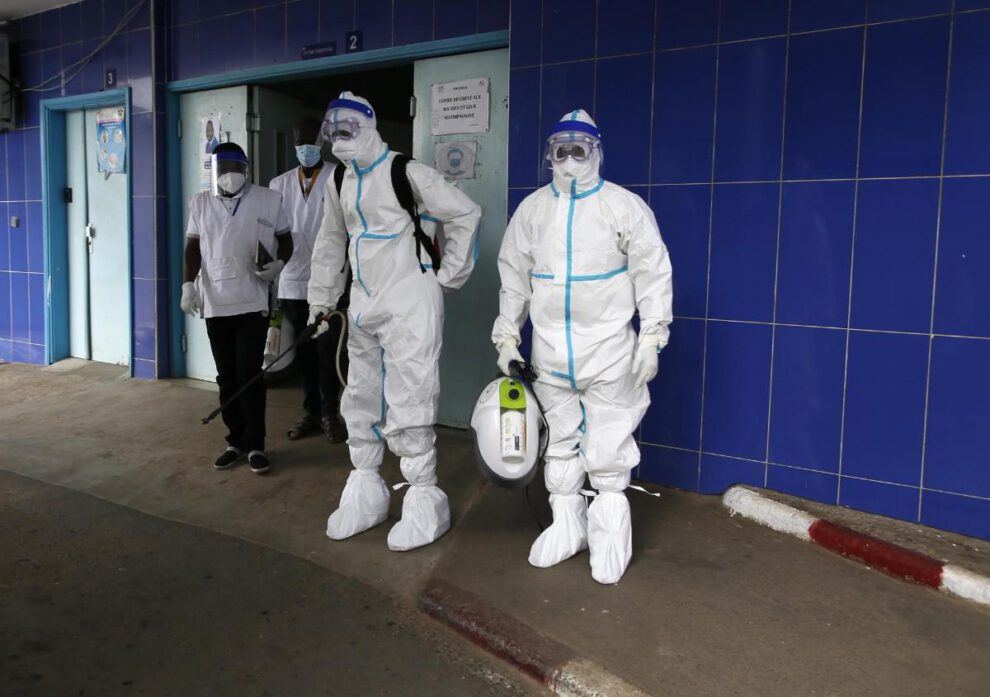 Los controles sanitarios en Costa de Marfil, uno de los países africanos afecados por el ébola