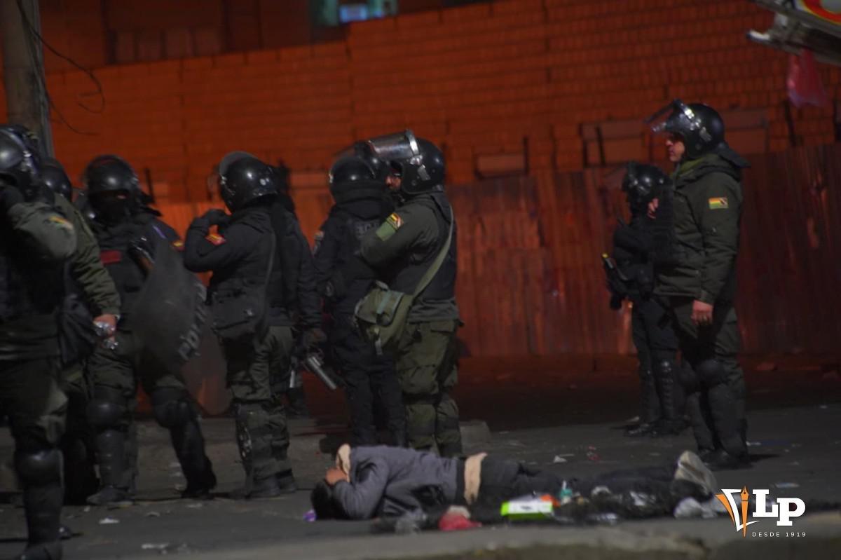 Contingentes de seguridad custodian la zona de conflicto tras el despeje de las vías
