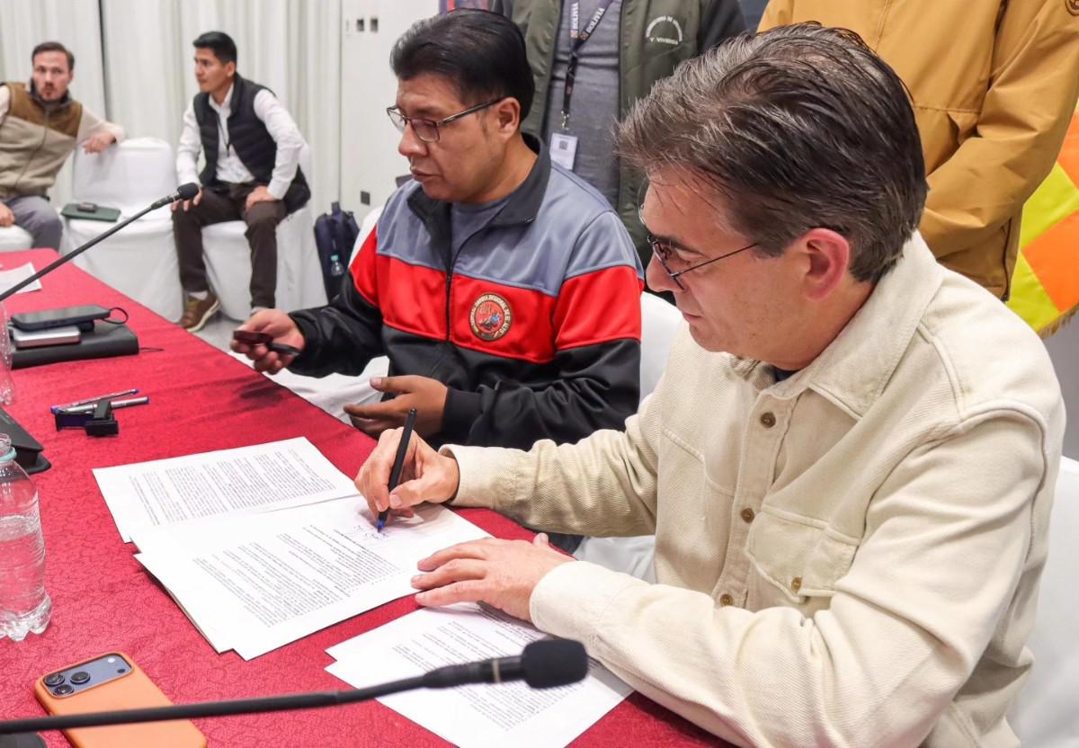 El Presidente Rodrigo Paz firma el acuerdo bilateral
