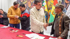 El jefe de Estado sella el compromiso con los sectores sociales tras una jornada de diálogo directo
