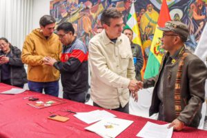 El jefe de Estado sella el compromiso con los sectores sociales tras una jornada de diálogo directo