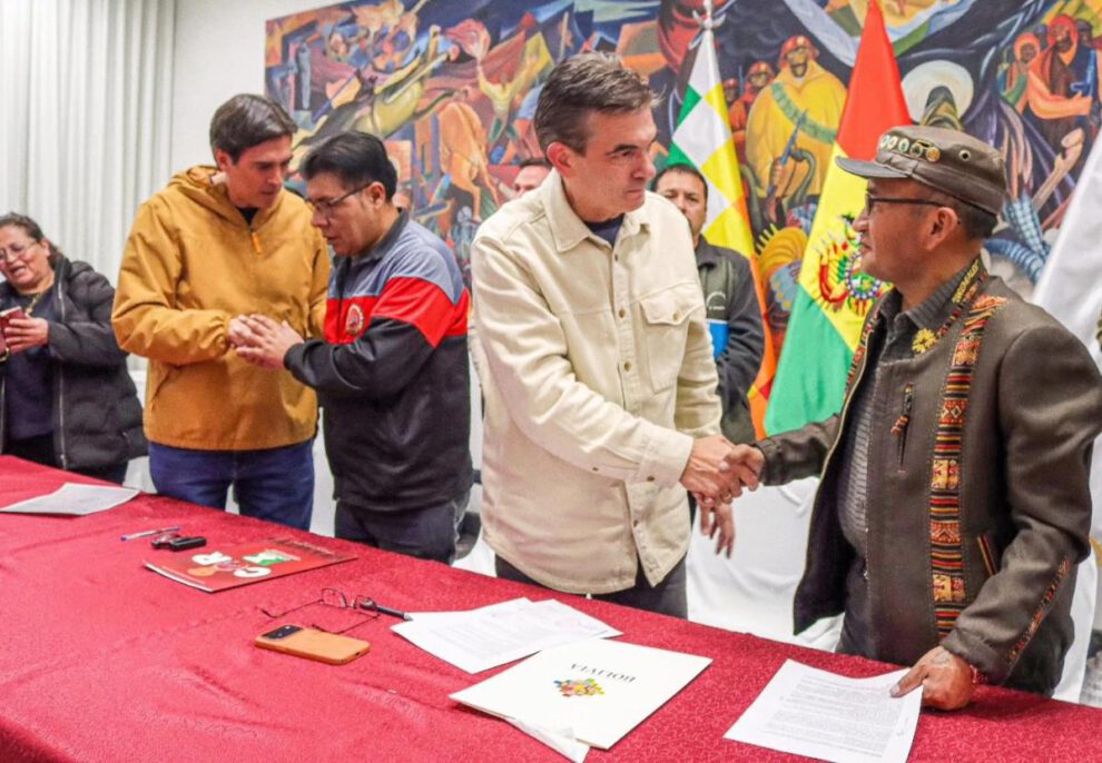 El jefe de Estado sella el compromiso con los sectores sociales tras una jornada de diálogo directo