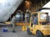 La llegada de 12 toneladas de pollo en un avión enviado por el Gobierno de Argentina