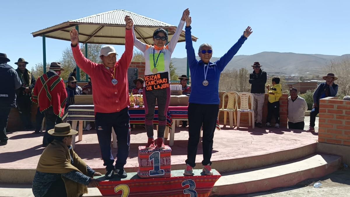 Prueba Pedestre 5K en Vinto, Reiner Choque y Laura Ajata ganadores, Buena cantidad de participantes en la prueba