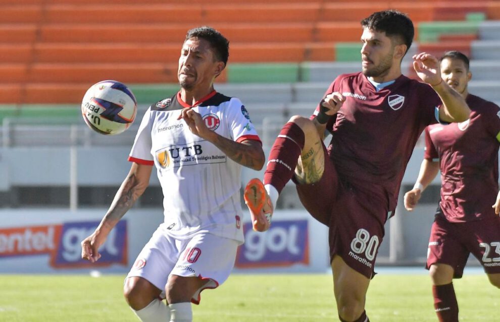 División Profesional, FC Universitario vs. Bolívar, Estadio Félix Capriles de Cochabamba