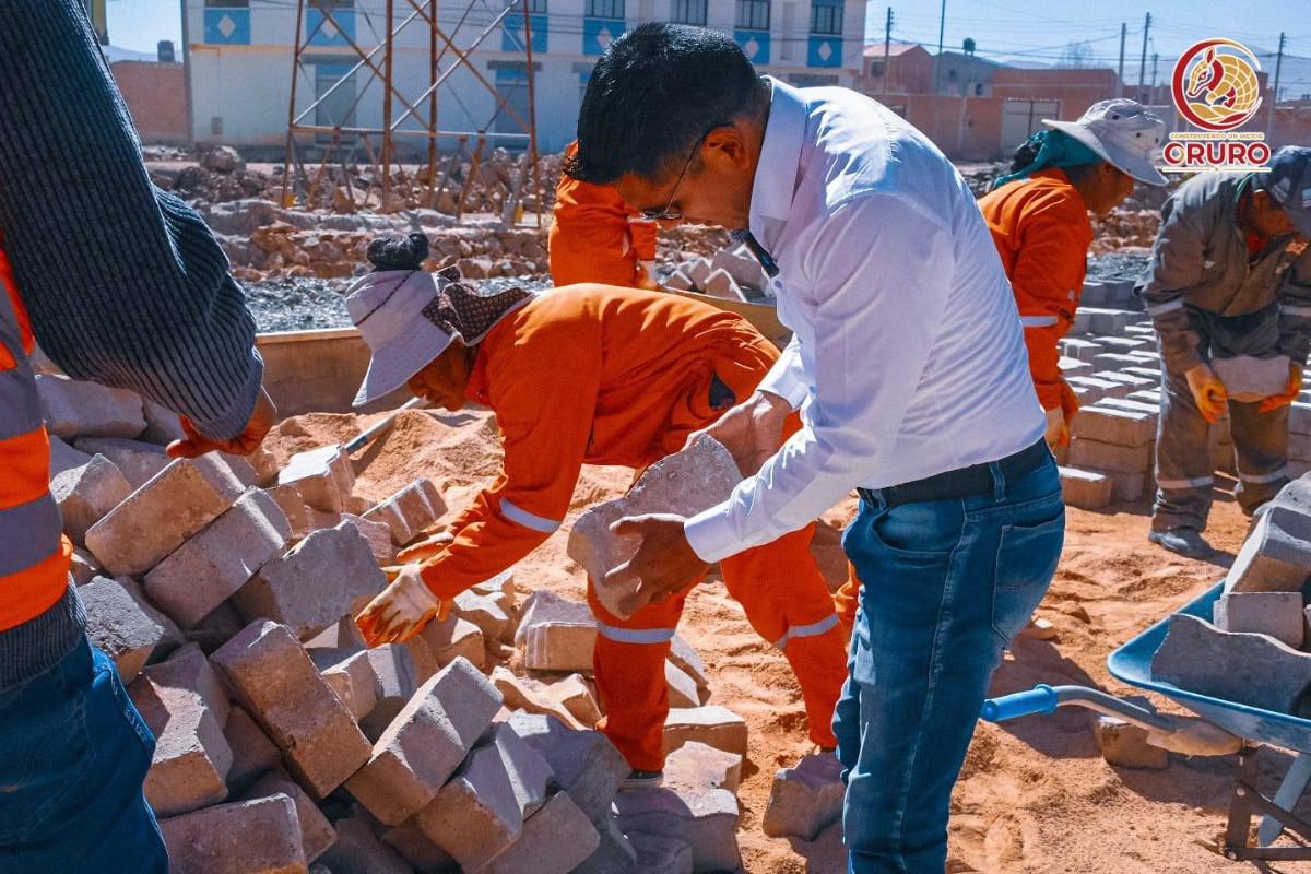 Inspección de obras en la avenida de la Diablada