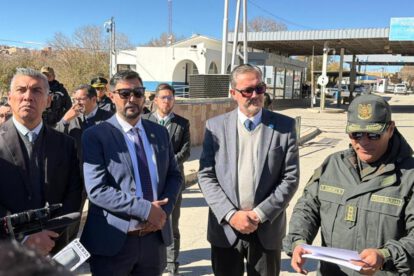Autoridades durante la inspección fiscal en Potosí