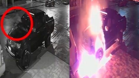 Las imágenes muestran como el aprehendido vierte un liquido inflamable en el motorizado