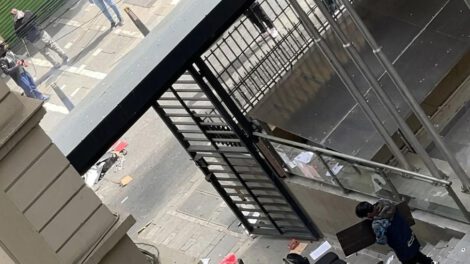 Manifestantes ingresan a juzgados en La Paz
