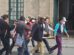 Una de las personas, momentos antes de ser trasladada un centro de salud