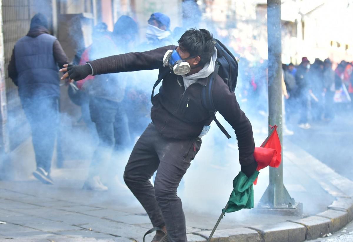 Enfrentamiento entre la policías y movilizados en La Paz