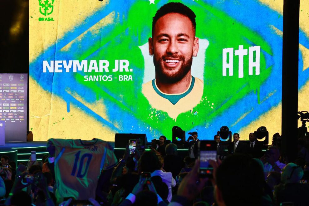 Personas celebran el llamado del futbolista Neymar para el Mundial 2026