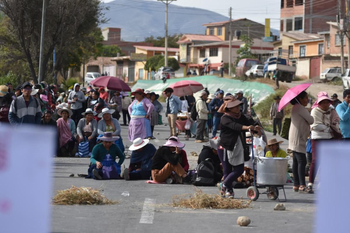 Bloqueo movimientos sociales afines a Evo Morales, en Huayllani