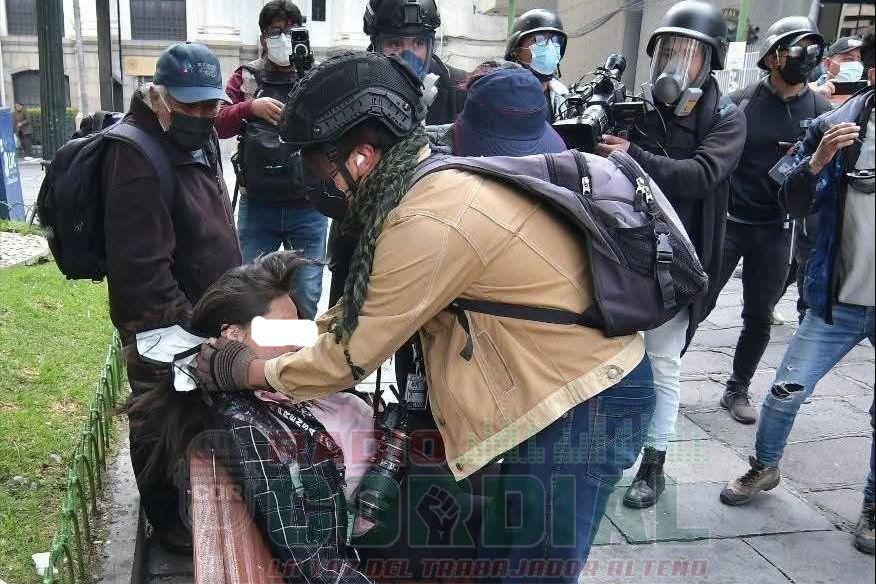 FOTO PERIODISTA DESMAYADA