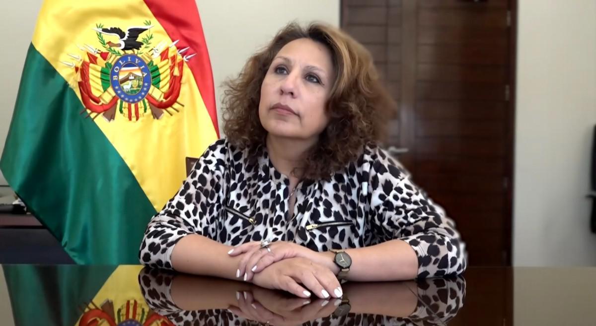 La ministra Yañez en una entrevista