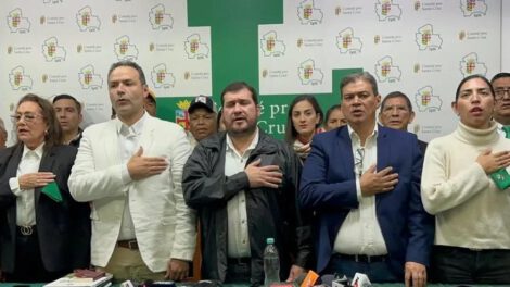 Representantes del Comité pro Santa Cruz