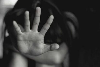 Los tres niños ingresaron llorando a una habitación del domicilio