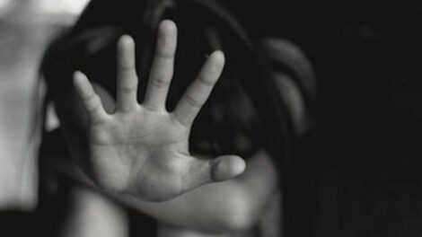 Los tres niños ingresaron llorando a una habitación del domicilio