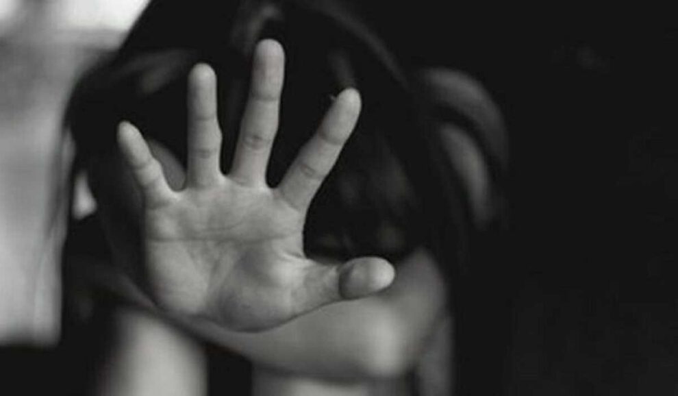 Los tres niños ingresaron llorando a una habitación del domicilio