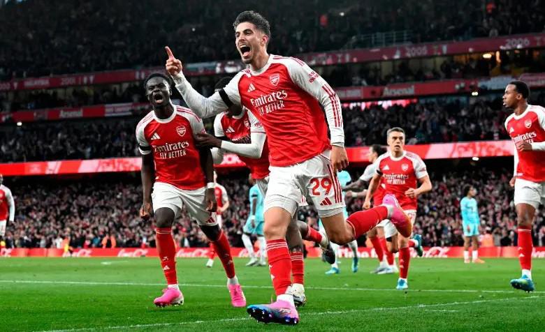 Premier League, Arsenal campeón después de 22 años, En la penúltima fecha Arsenal venció a Burnley 1-0