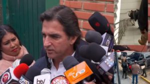 El alcalde Manuel Saavedra, llegó este miércoles por la mañana a la Fuerza Especial de Lucha Contra el Crimen (Felcc), para formalizar la denuncia
