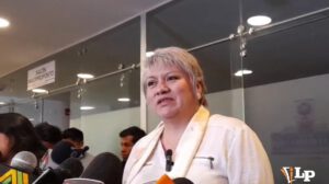 La diputada Patiño en conferencia de prensa