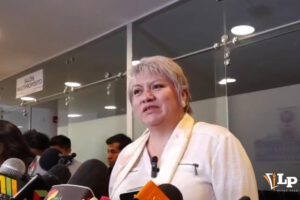 La diputada Patiño en conferencia de prensa