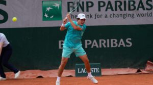Torneo Roland Garros, Tenista boliviano Juan Carlos Prado, Prado vence a Glinka